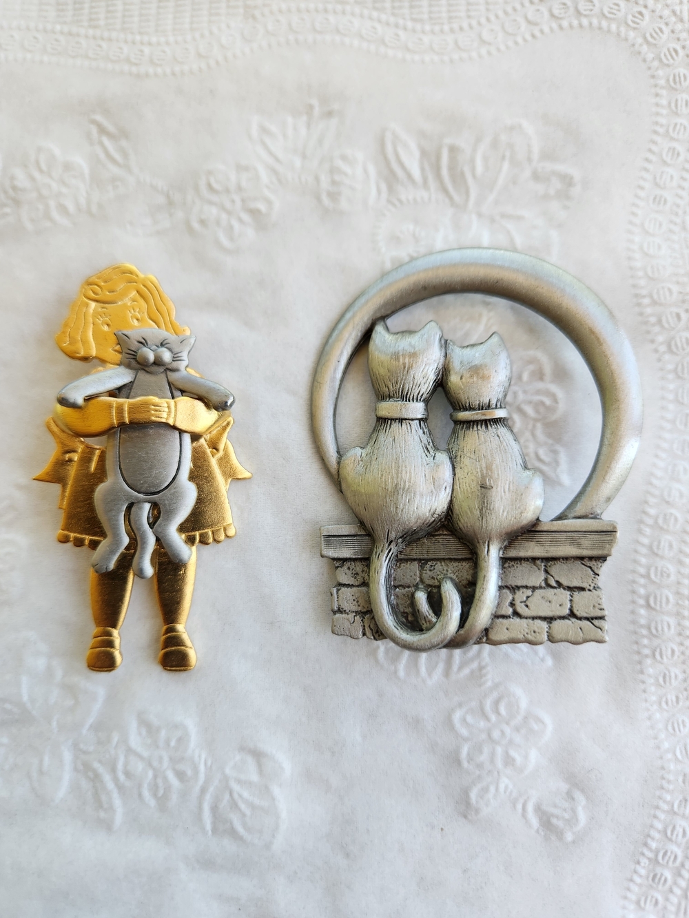 🔥2 - JJ Jonette Vintage Cat Brooches - Gold & Silver Tone
